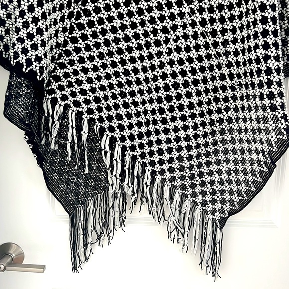 Seriously gorgeous Urban Outfitters sweater Shall - Picture 3 of 3